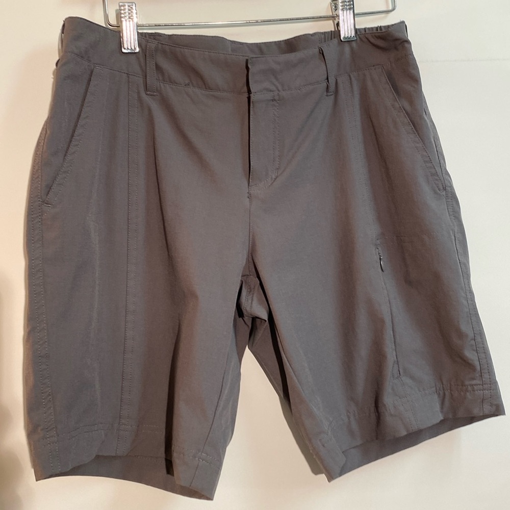 32 degrees - Ladies grey cargo shorts. Size S